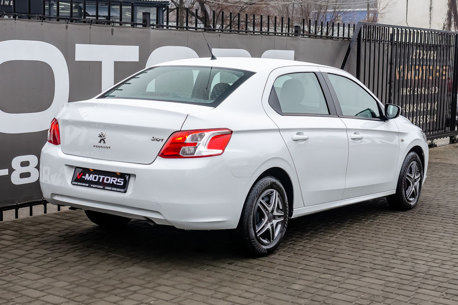 Продам Peugeot 301 1.6i 2013 года в Киеве