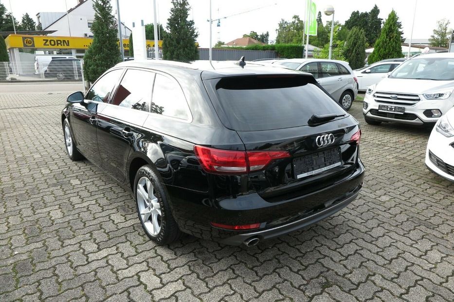 Продам Audi A4 Avant 2017 года в Киеве