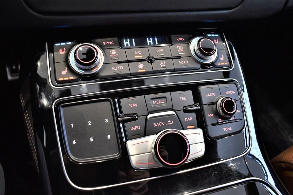 Продам Audi S8 Quattro 2017 года в Киеве