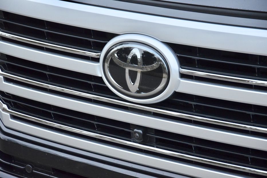 Продам Toyota Land Cruiser 300 2021 года в Киеве