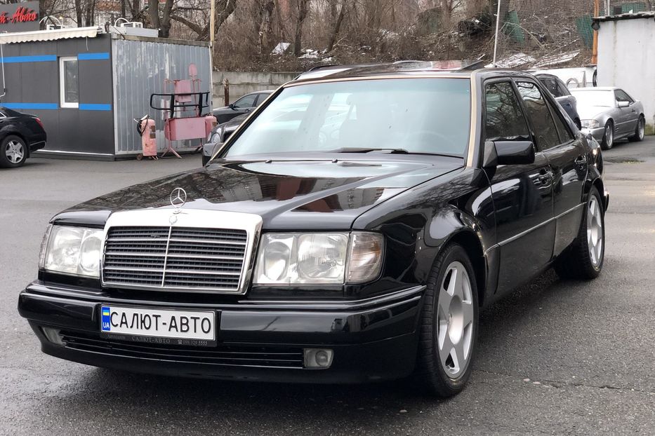 Продам Mercedes-Benz E-Class 1993 года в Киеве