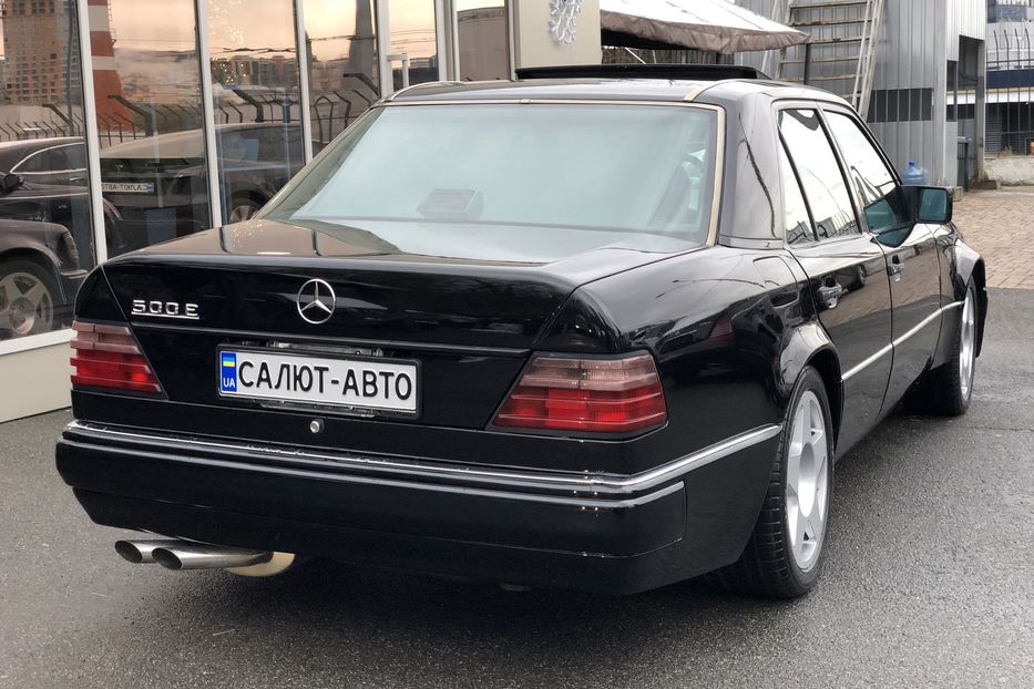 Продам Mercedes-Benz E-Class 1993 года в Киеве