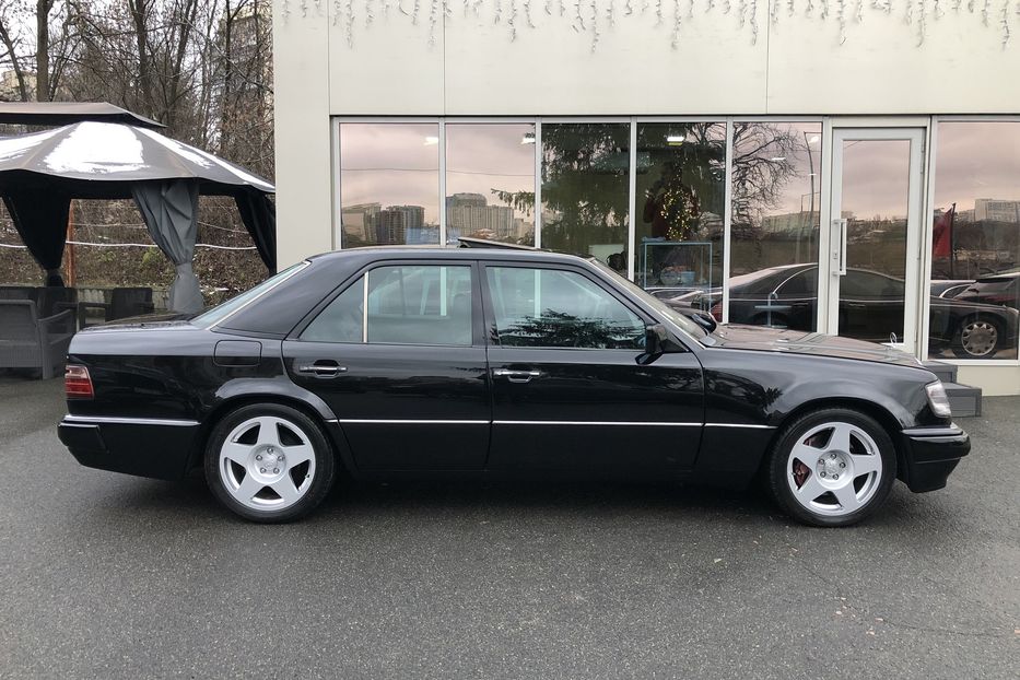 Продам Mercedes-Benz E-Class 1993 года в Киеве