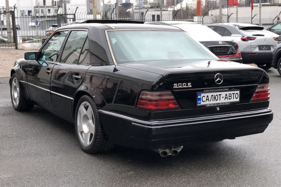 Продам Mercedes-Benz E-Class 1993 года в Киеве