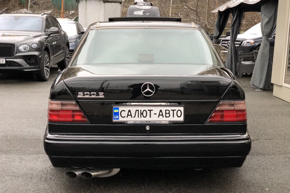 Продам Mercedes-Benz E-Class 1993 года в Киеве