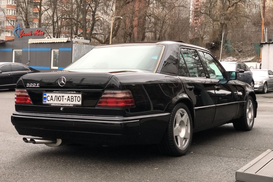 Продам Mercedes-Benz E-Class 1993 года в Киеве