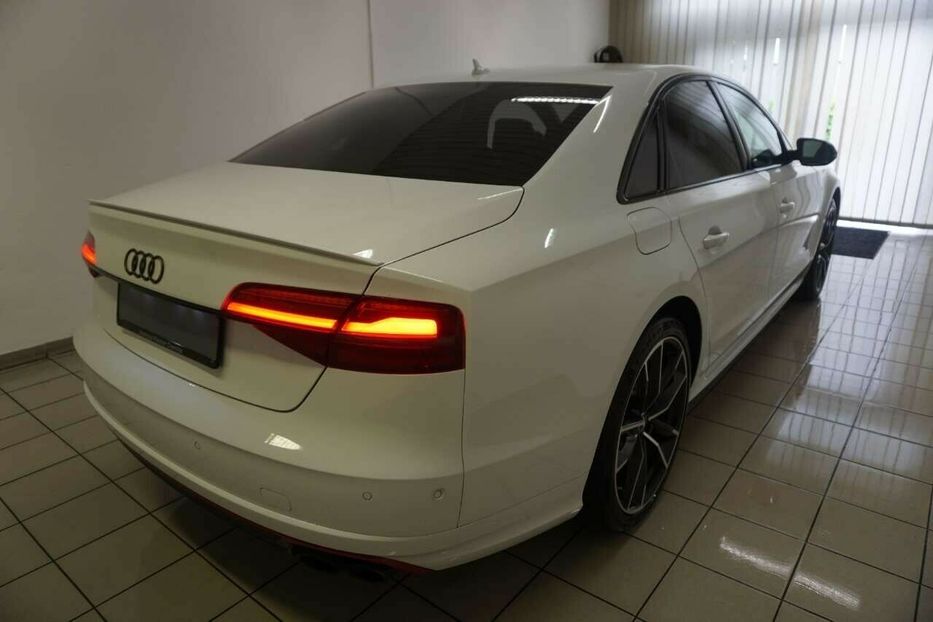 Продам Audi S8 Quattro 2018 года в Киеве