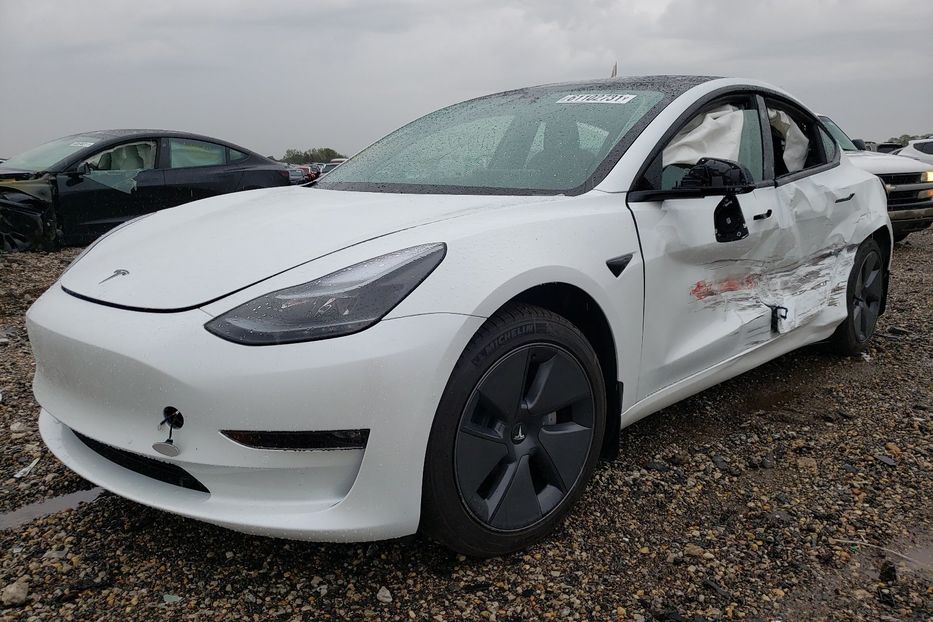 Продам Tesla Model 3 AWD 2021 года в Черновцах