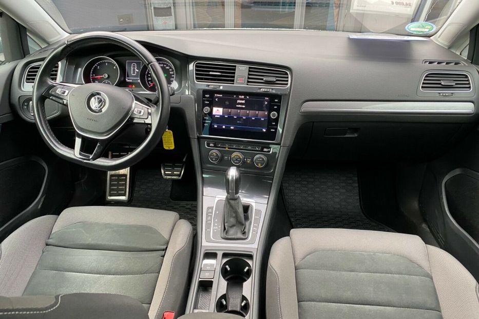 Продам Volkswagen Golf VII Alltrack 2018 года в Киеве