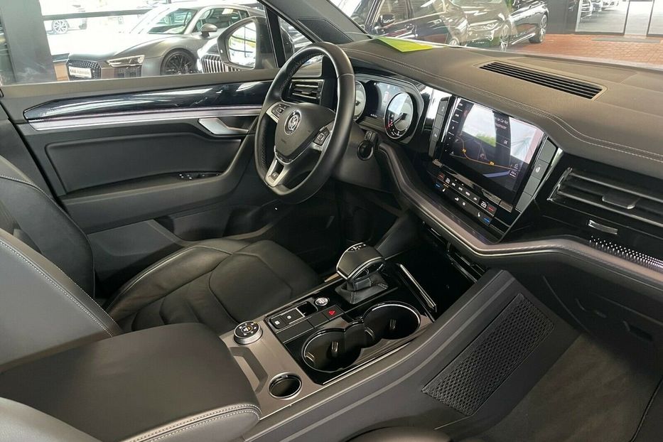 Продам Volkswagen Touareg 4Motion R-Line 2018 года в Киеве