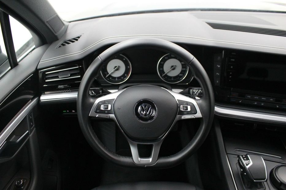 Продам Volkswagen Touareg 4Motion R-Line 2019 года в Киеве