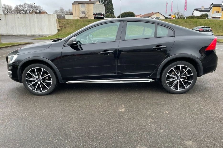 Продам Volvo S60 Cross Country D4 2018 года в Киеве