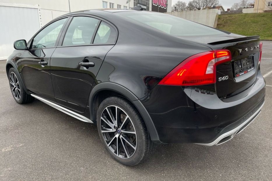 Продам Volvo S60 Cross Country D4 2018 года в Киеве