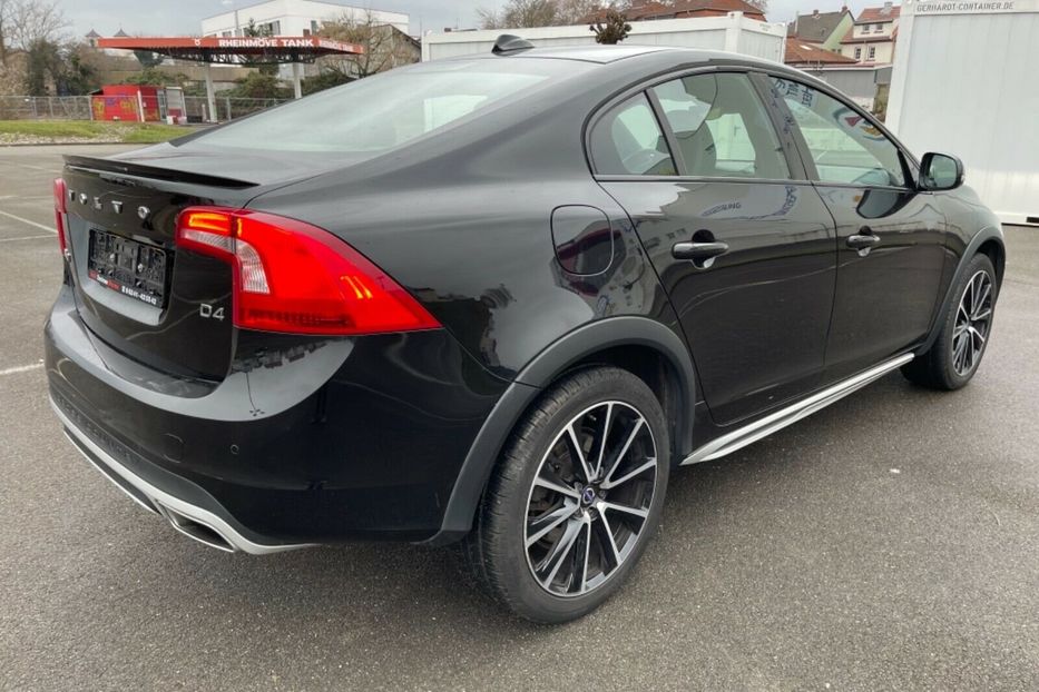 Продам Volvo S60 Cross Country D4 2018 года в Киеве