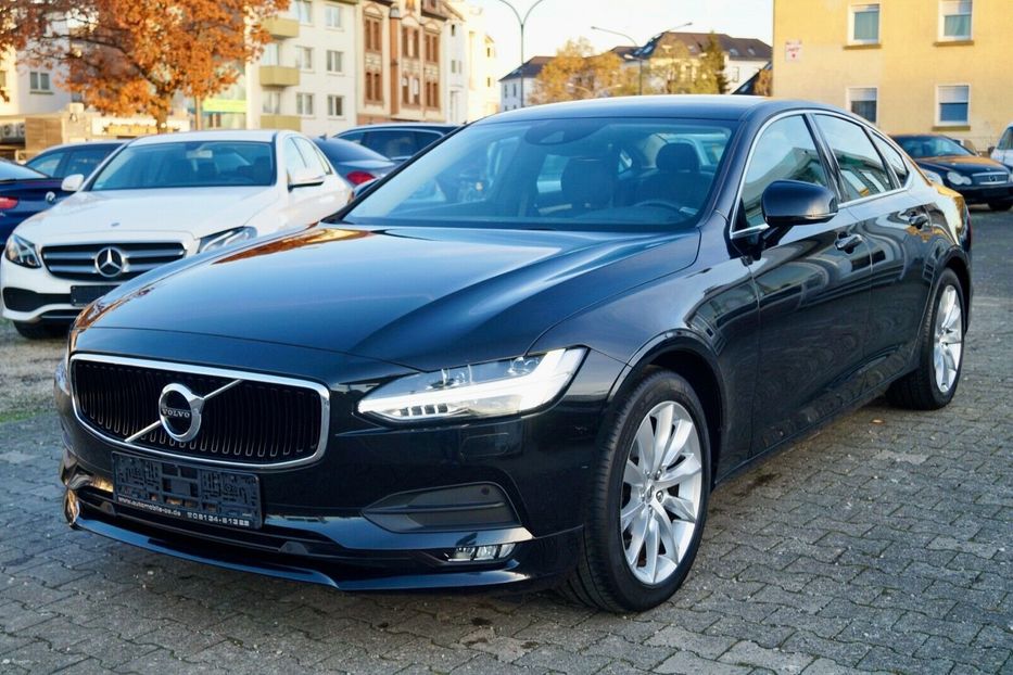 Продам Volvo S90 Momentum 2018 года в Киеве