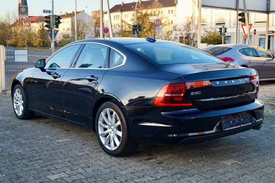 Продам Volvo S90 Momentum 2018 года в Киеве