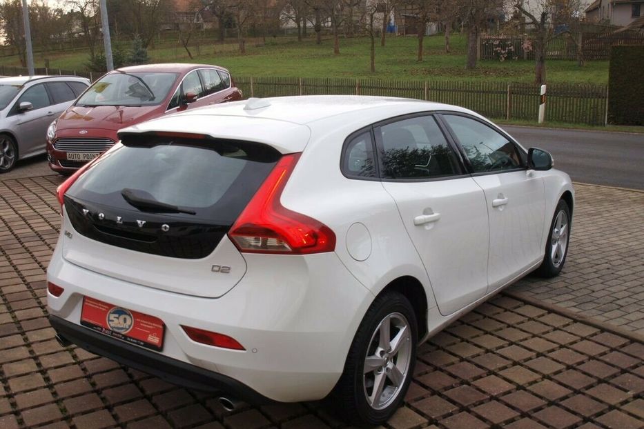 Продам Volvo V40 2018 года в Киеве