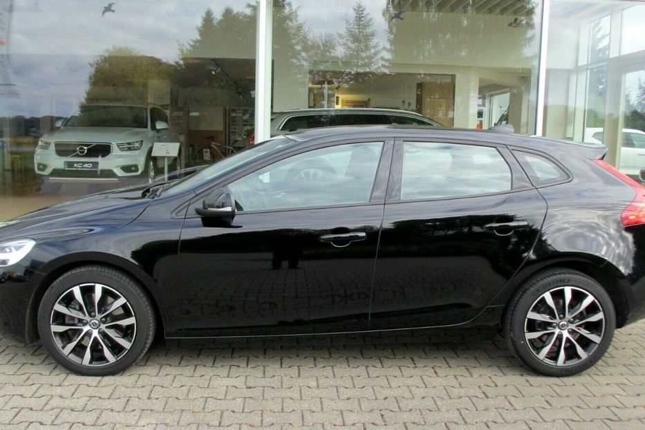 Продам Volvo V40 D3 2019 года в Киеве