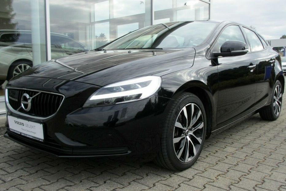 Продам Volvo V40 D3 2019 года в Киеве