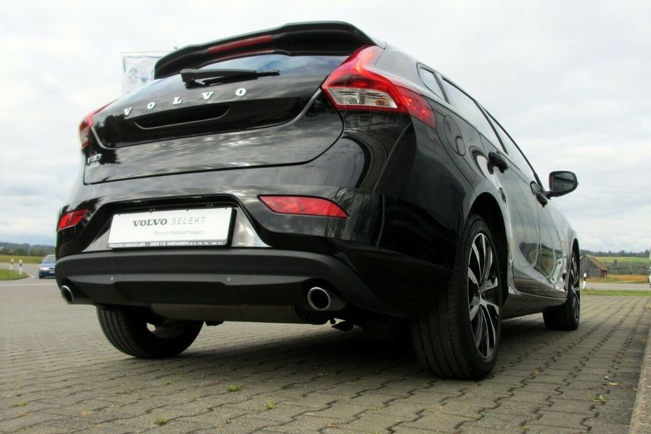 Продам Volvo V40 D3 2019 года в Киеве