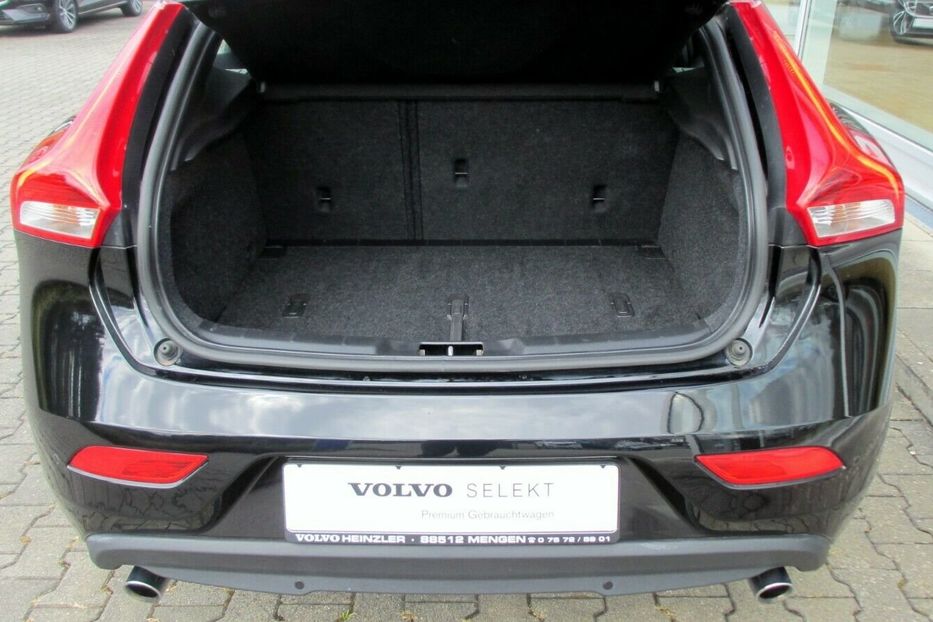 Продам Volvo V40 D3 2019 года в Киеве
