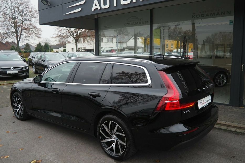 Продам Volvo V60 D3 Momentum 2019 года в Киеве