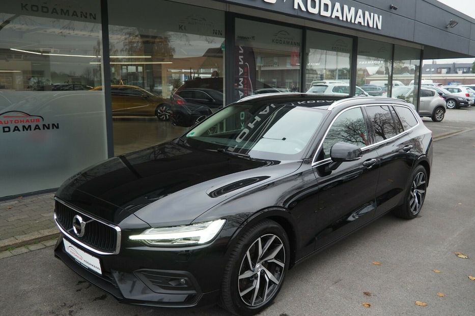 Продам Volvo V60 D3 Momentum 2019 года в Киеве