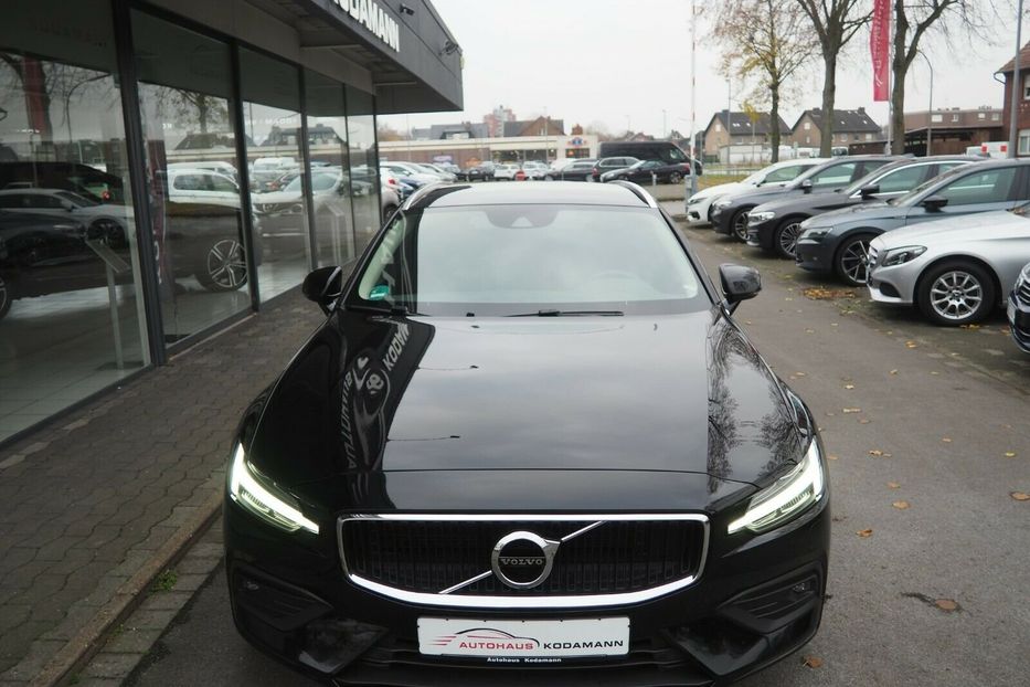 Продам Volvo V60 D3 Momentum 2019 года в Киеве