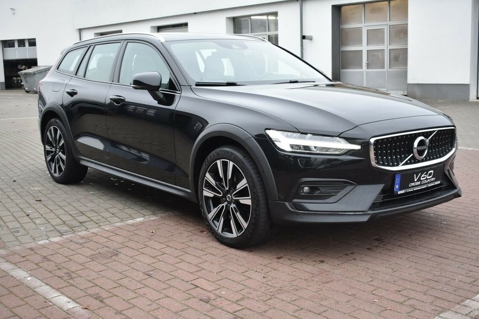 Продам Volvo V60 Cross Country D4 AWD 2019 года в Киеве