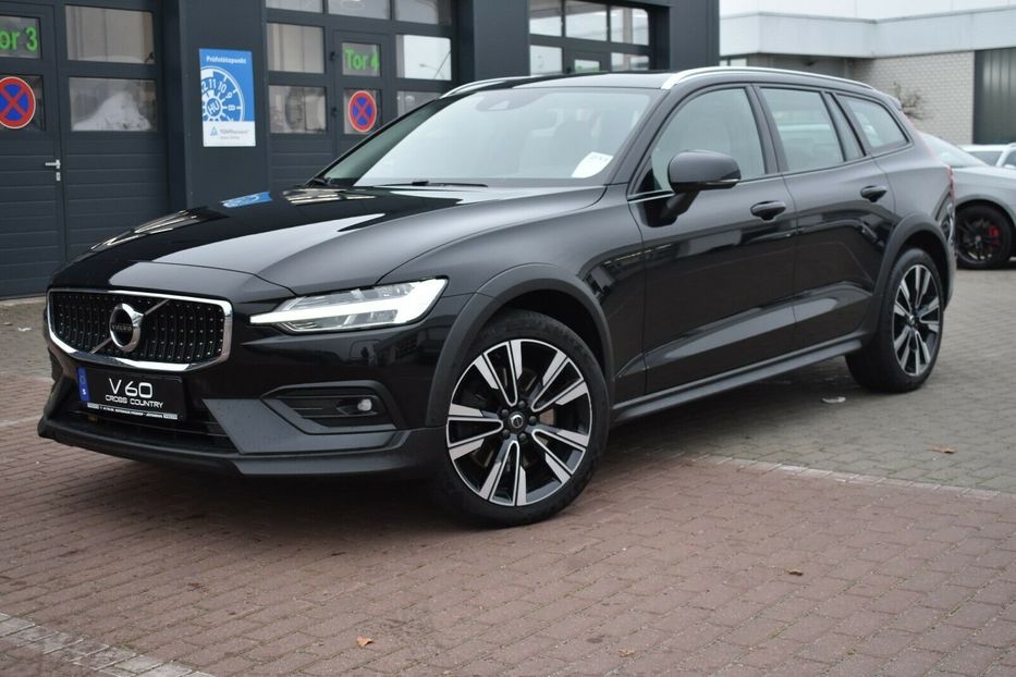 Продам Volvo V60 Cross Country D4 AWD 2019 года в Киеве