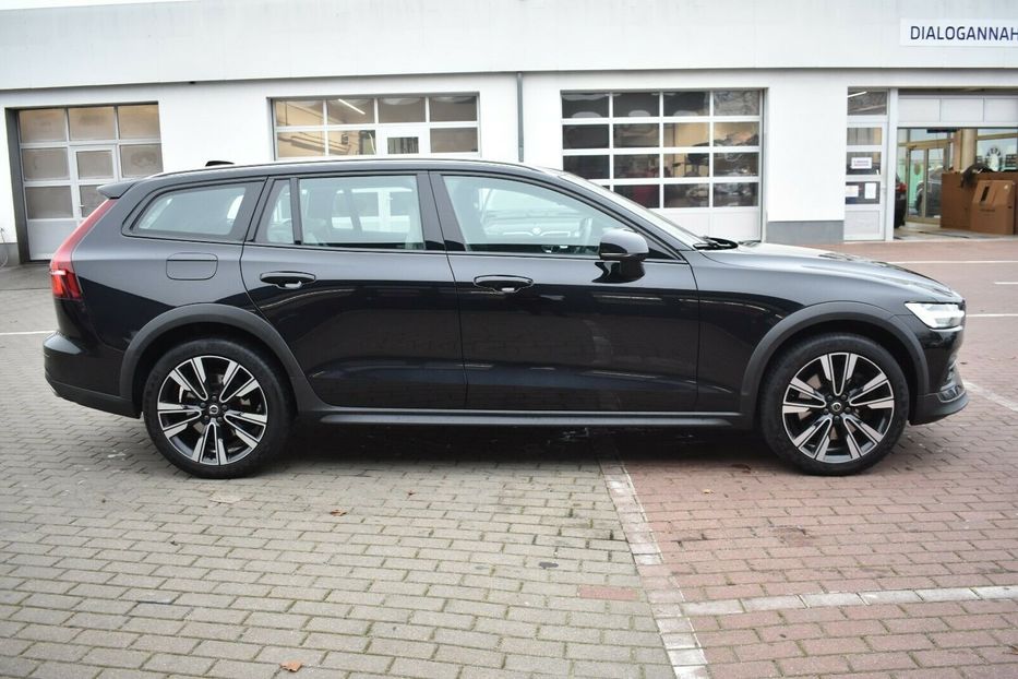 Продам Volvo V60 Cross Country D4 AWD 2019 года в Киеве