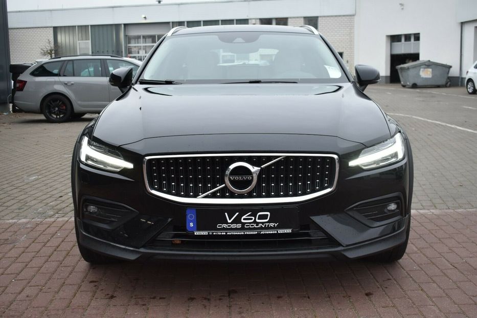 Продам Volvo V60 Cross Country D4 AWD 2019 года в Киеве