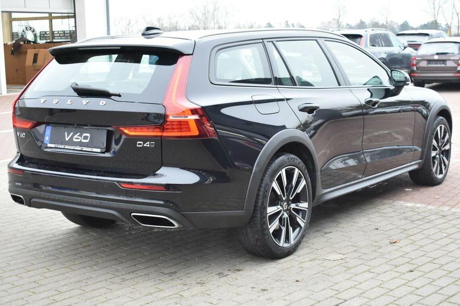 Продам Volvo V60 Cross Country D4 AWD 2019 года в Киеве