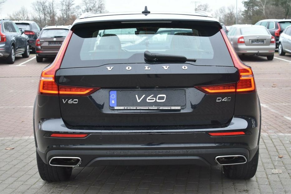 Продам Volvo V60 Cross Country D4 AWD 2019 года в Киеве