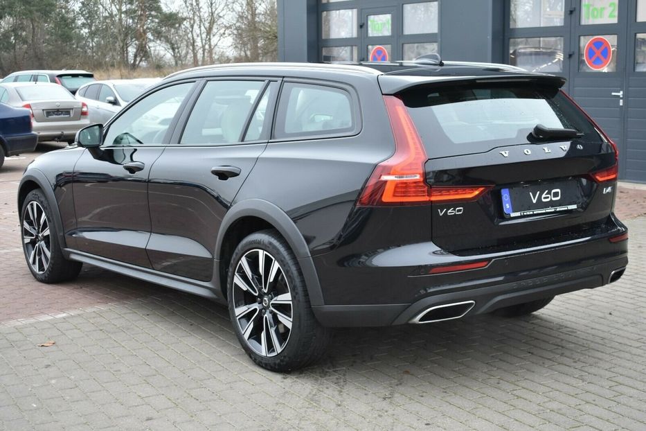 Продам Volvo V60 Cross Country D4 AWD 2019 года в Киеве