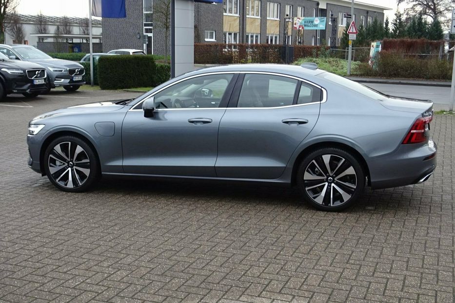 Продам Volvo S60 Recharge T8 AWD Inscription 2020 года в Киеве