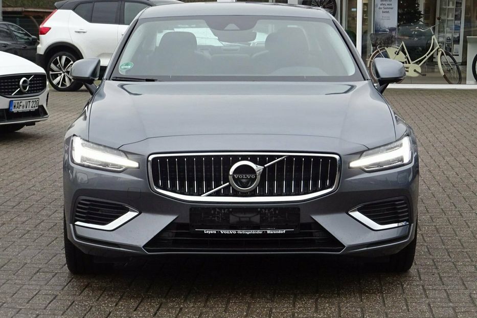 Продам Volvo S60 Recharge T8 AWD Inscription 2020 года в Киеве