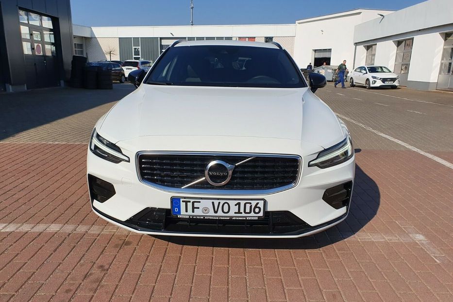 Продам Volvo V60 D3 R Design 2020 года в Киеве