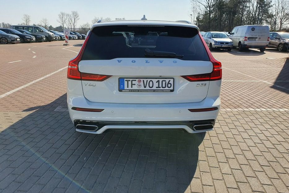 Продам Volvo V60 D3 R Design 2020 года в Киеве