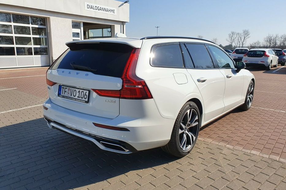 Продам Volvo V60 D3 R Design 2020 года в Киеве