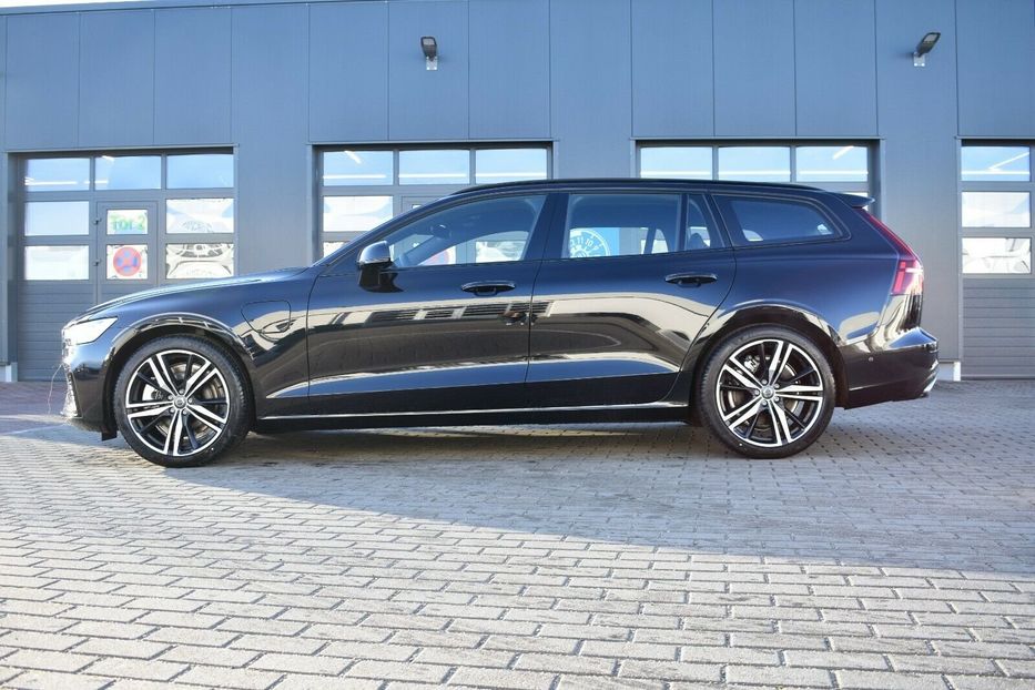 Продам Volvo V60 T8 R Design 2020 года в Киеве