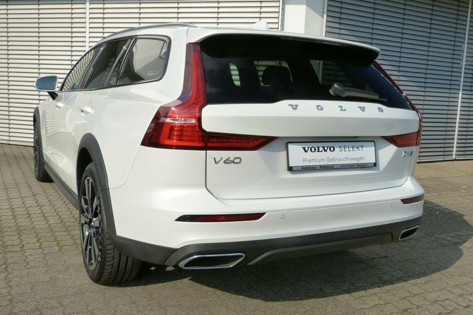 Продам Volvo V60 Cross Country D4 AWD 2020 года в Киеве