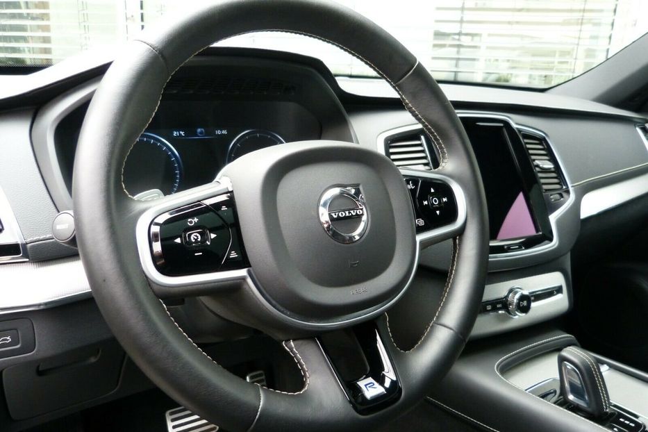 Продам Volvo XC90 R Design B5 AWD 2020 года в Киеве