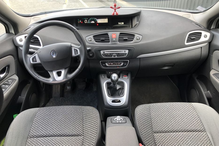 Продам Renault Scenic 1.6 130 2011 года в Львове