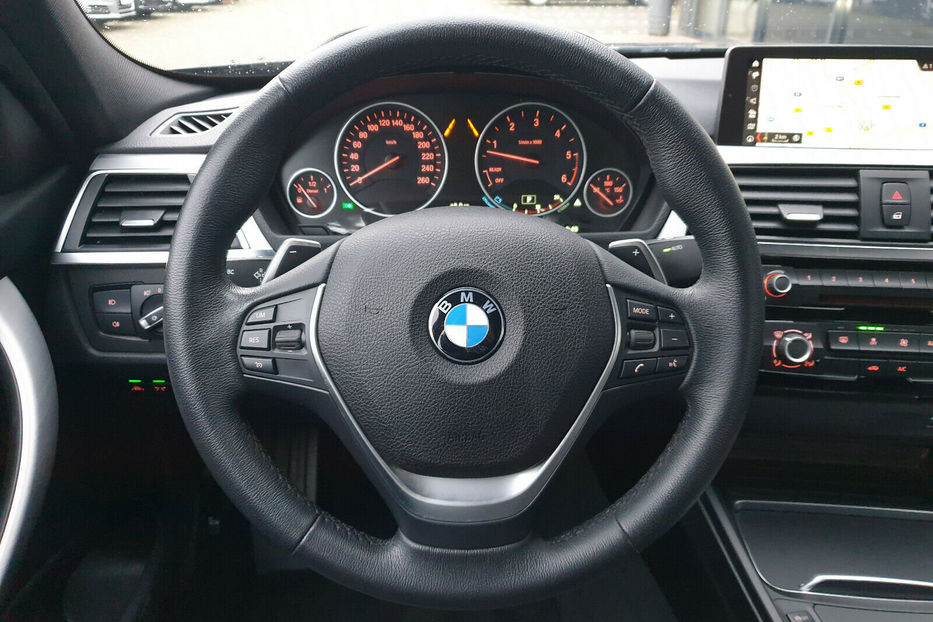 Продам BMW 330 d Sport 2017 года в Киеве