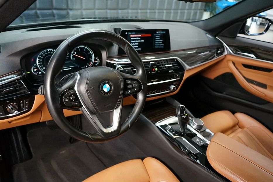 Продам BMW 530 d XDrive 2017 года в Киеве