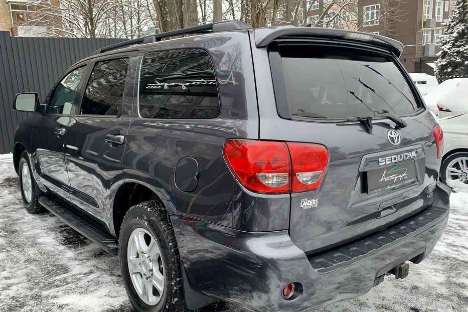 Продам Toyota Sequoia SR5 2015 года в Киеве