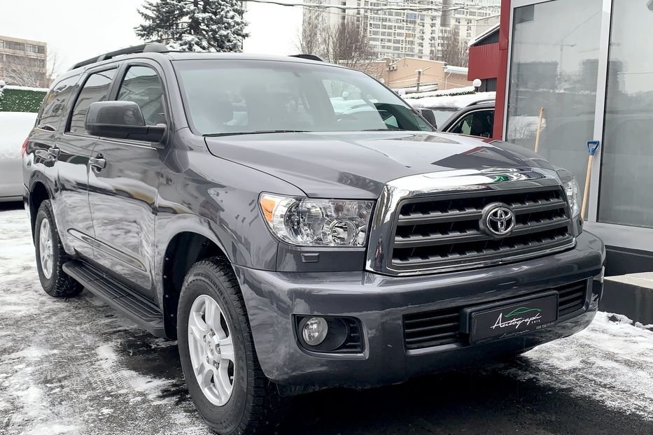 Продам Toyota Sequoia SR5 2015 года в Киеве