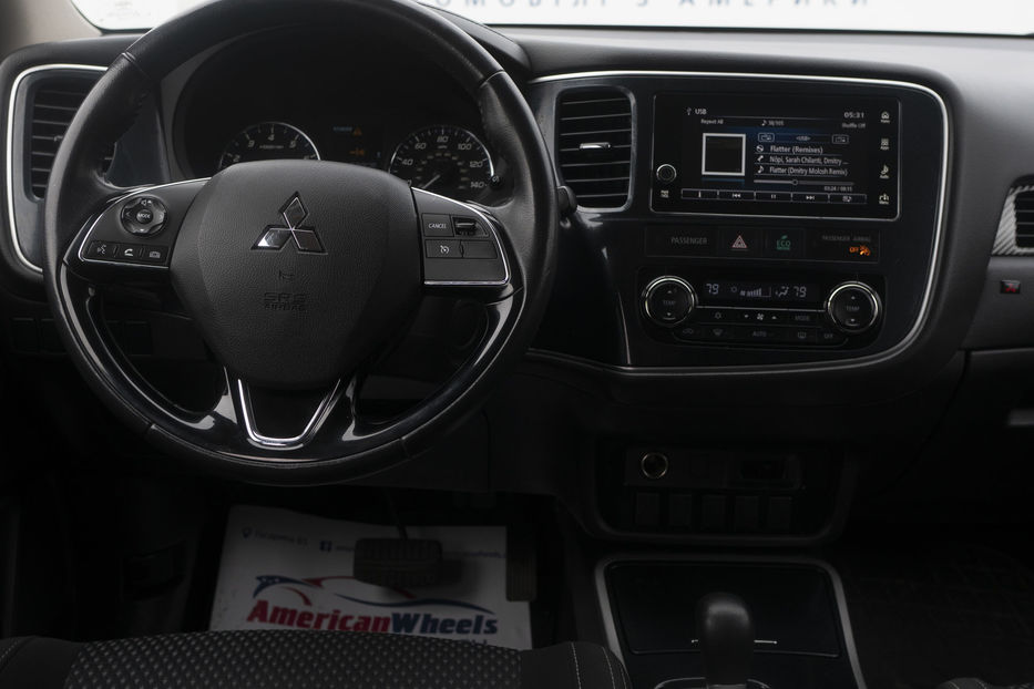 Продам Mitsubishi Outlander SE AWD 2017 года в Черновцах