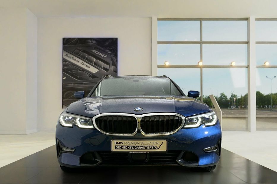 Продам BMW 330 d xDrive Touring Sport Line 2020 года в Киеве